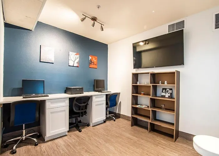 With Full Kitchen Apartment *
